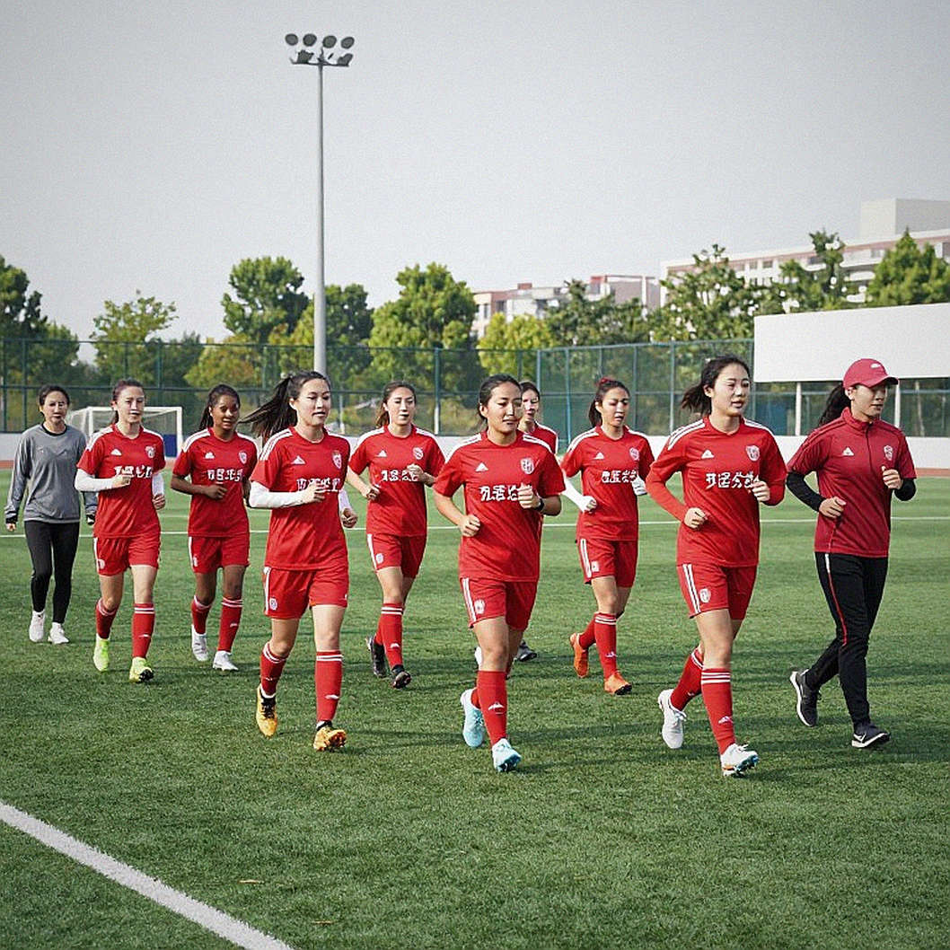 Bốn ngày từ sân bay đến đội hình: Nhịp chuyển nhượng V.League và cái giá của sự vội vàng