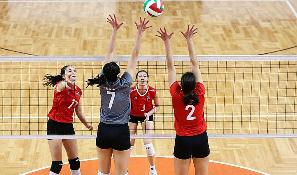 Binh chủng Thông tin thắng 3-0 nhưng chỉ hơn 10 điểm: VTV Bình Điền Long An mất ván ba từ thế dẫn 15-13 Binh chủng Thông tin thắng 3-0 nhưng chỉ hơn 10 điểm: VTV Bình Điền Long An mất ván ba từ thế dẫn 15-13
