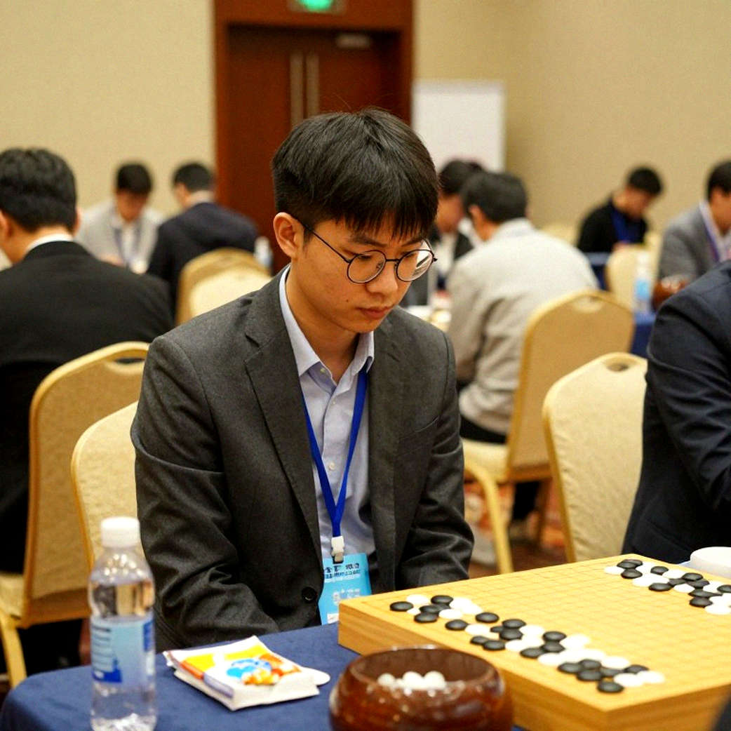 Carlsen, AI và khoảng cách 20 lần: khi ngai Elo và ngai vô địch không còn chung một chủ Carlsen, AI và khoảng cách 20 lần: khi ngai Elo và ngai vô địch không còn chung một chủ