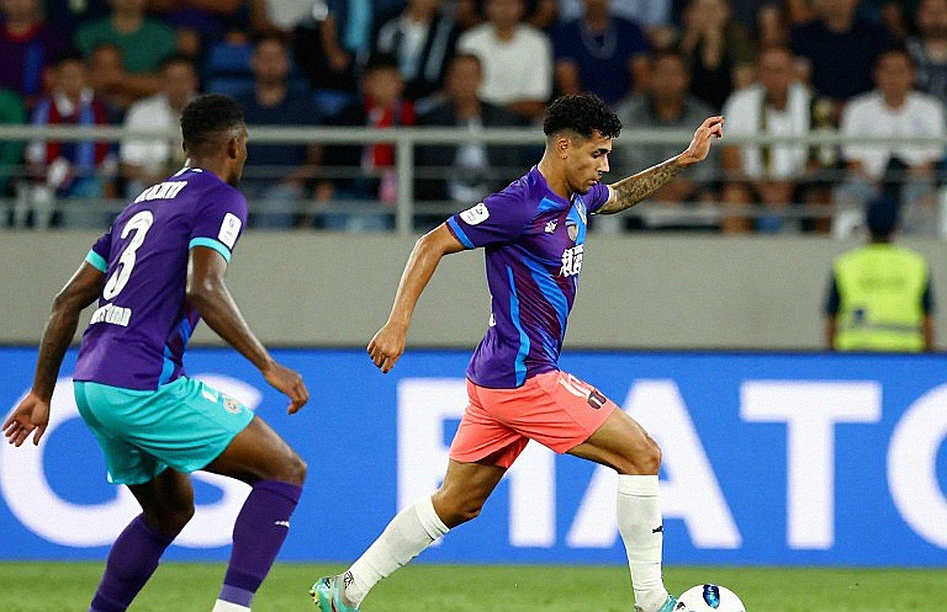 Sesko tái phát chấn thương ống chân: Man United mất trung phong giữa lúc Carrick chưa ráp xong bộ khung