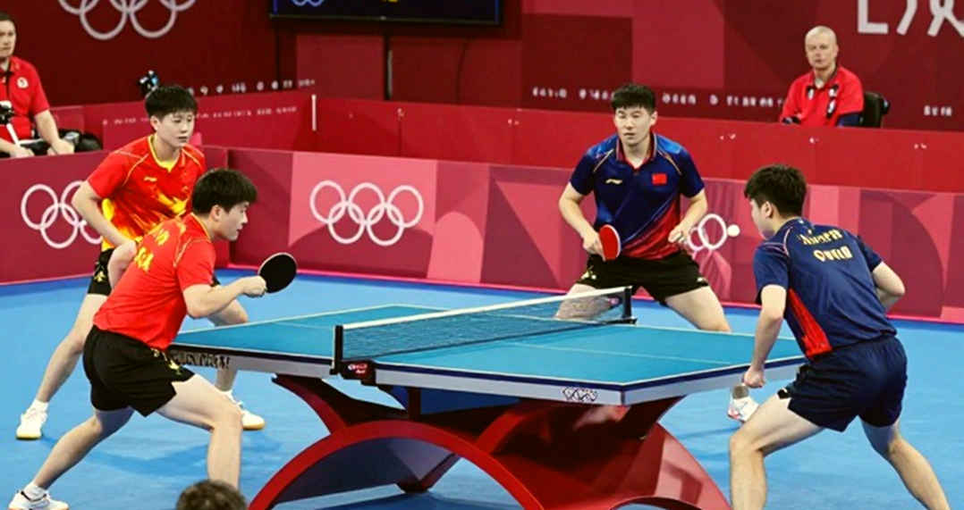 Chiếc bàn kim loại ở Thượng Hải và ván đấu không thể tua lại Chiếc bàn kim loại ở Thượng Hải và ván đấu không thể tua lại