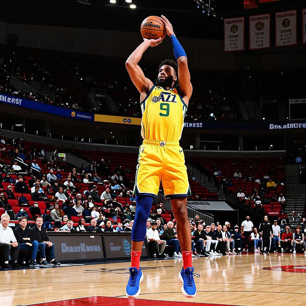 Jalen Brunson xóa cổ tay trước ngày hội quân: Nhà vô địch Knicks và bài toán 82 trận Jalen Brunson xóa cổ tay trước ngày hội quân: Nhà vô địch Knicks và bài toán 82 trận