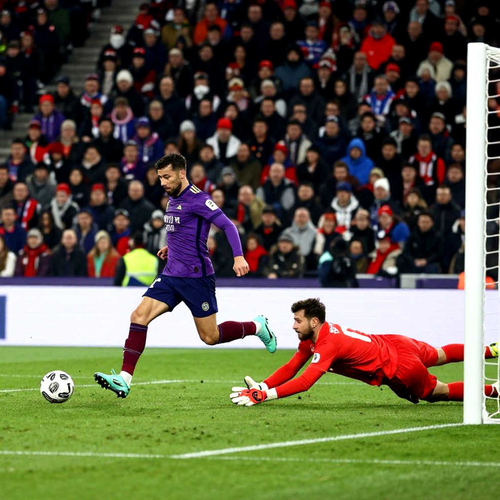 Đêm Saint Petersburg: Bản năng, thước kẻ milimet và bài học 4-2-4