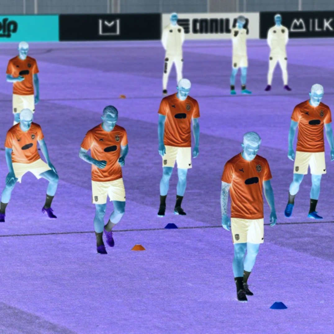 Bóng đá Việt Nam qua chín trục phân tích chuyên sâu: Từ chiến thuật V.League 1 đến tài chính câu lạc bộ và truyền dẫn ngành Bóng đá Việt Nam qua chín trục phân tích chuyên sâu: Từ chiến thuật V.League 1 đến tài chính câu lạc bộ và truyền dẫn ngành