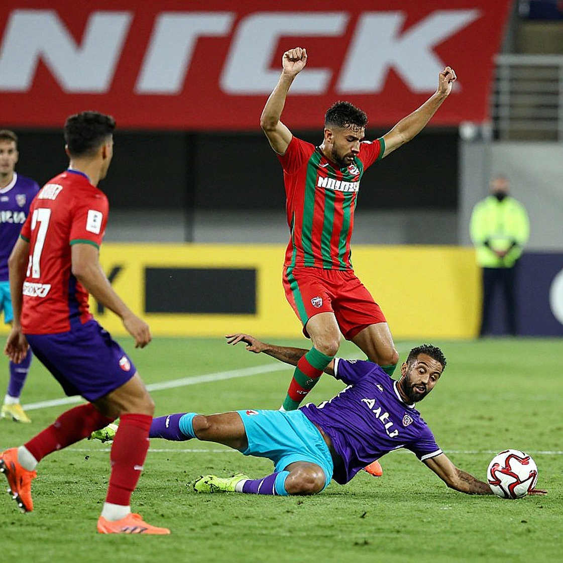V-League: Giáo trình tắc bóng và bài toán chưa có lời giải V-League: Giáo trình tắc bóng và bài toán chưa có lời giải