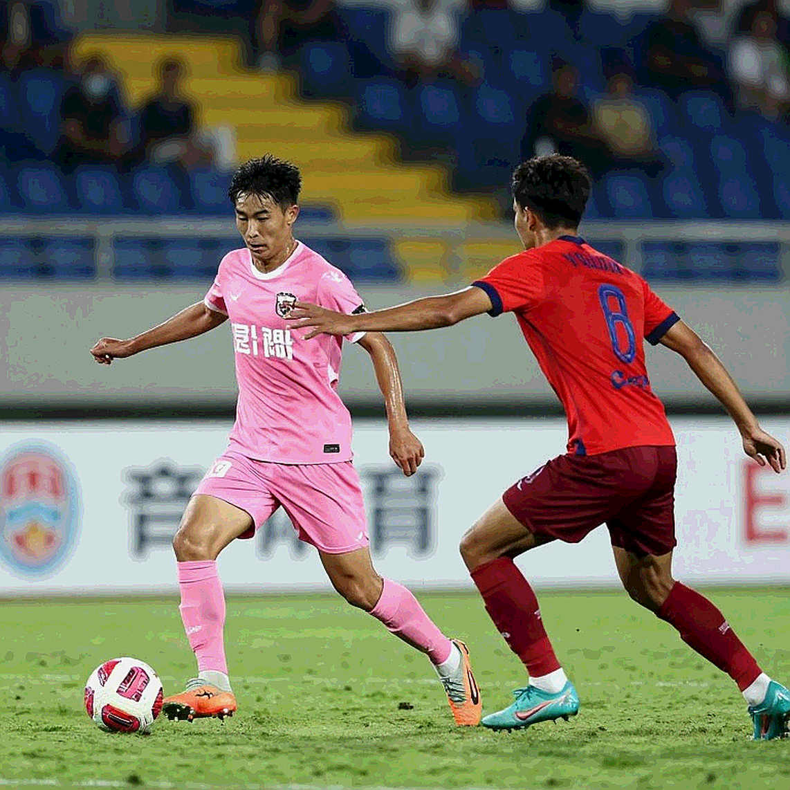 Bốn mũi nhọn cùng nổ súng ở V.League: ông Kim Sang Sik được gì và bị che khuất điều gì