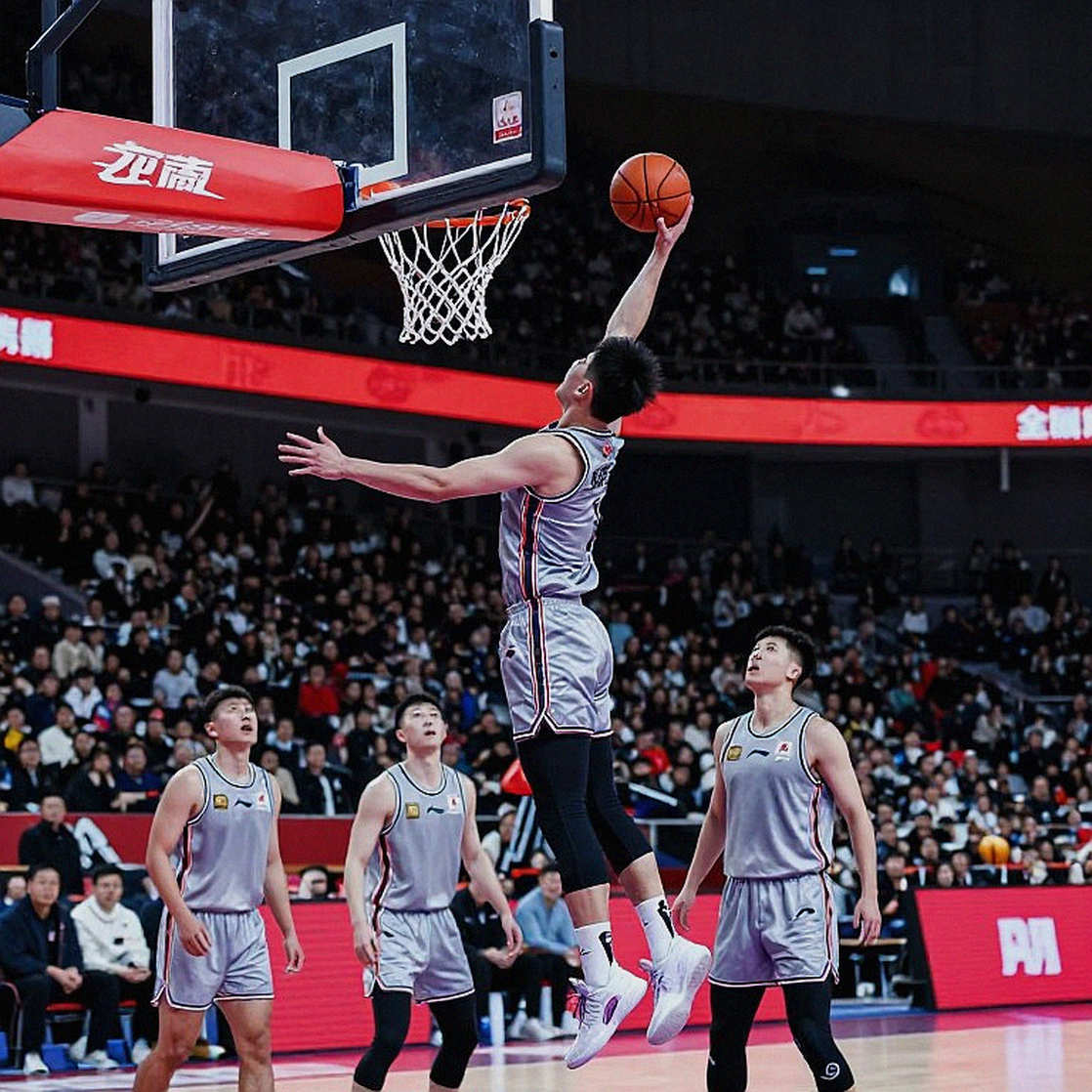 Lakers cắt Dalton Knecht, Bucks chia tay Kevin Porter Jr.: cuộc cắt giảm trước mùa và hóa đơn ẩn