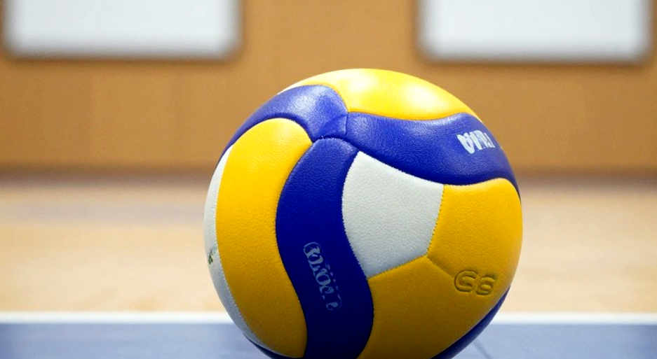 Nebraska thắng Creighton 3-0: cú quét sân và kỷ lục 15.405 khán giả tại Pinnacle Bank Arena