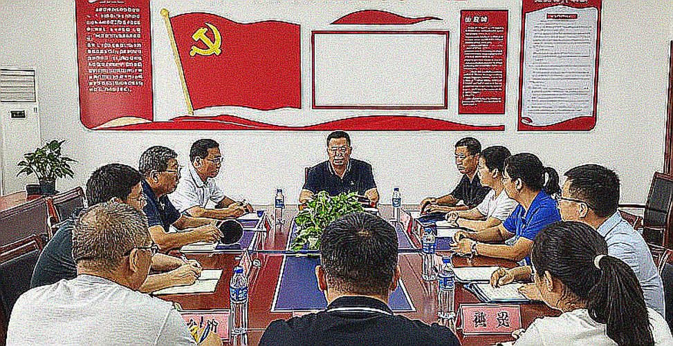 Ghế huấn luyện viên trả lương đầu tiên ở Keighley: Khoảng trống ở đáy kim tự tháp bóng bàn Anh