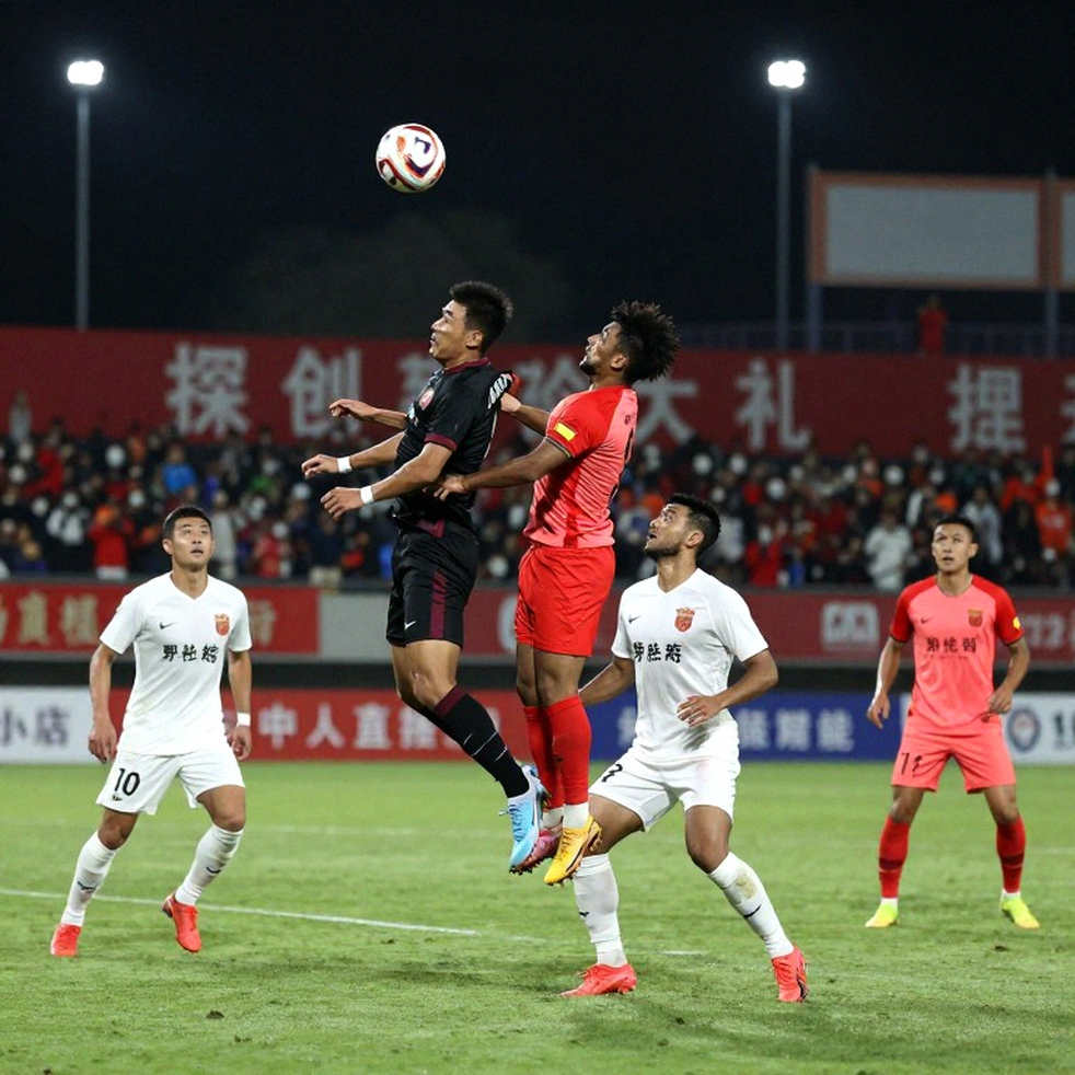 Bốn phút ở Hàng Đẫy: The Cong - Viettel thua Hà Tĩnh 1-3 và chiếc đầu gối của Ngọc Tân Bốn phút ở Hàng Đẫy: The Cong - Viettel thua Hà Tĩnh 1-3 và chiếc đầu gối của Ngọc Tân